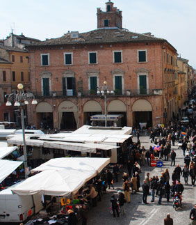 Mercato in Piazza della Repubblica