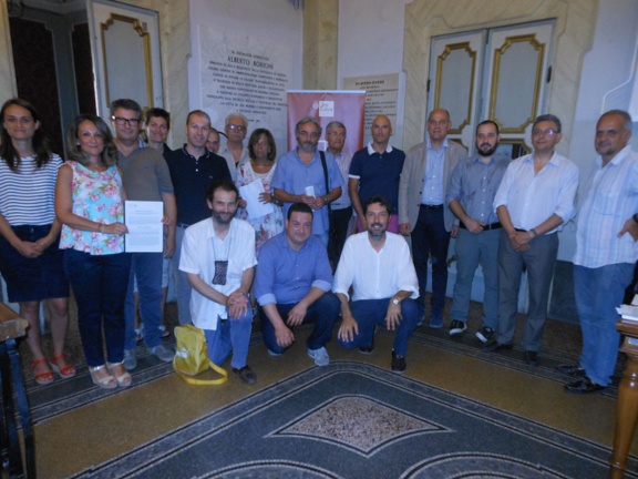 La foto finale dei sindaci dopo la firma del 'Contratto di fiume' La foto finale dei sindaci dopo la firma del 'Contratto di fiume'