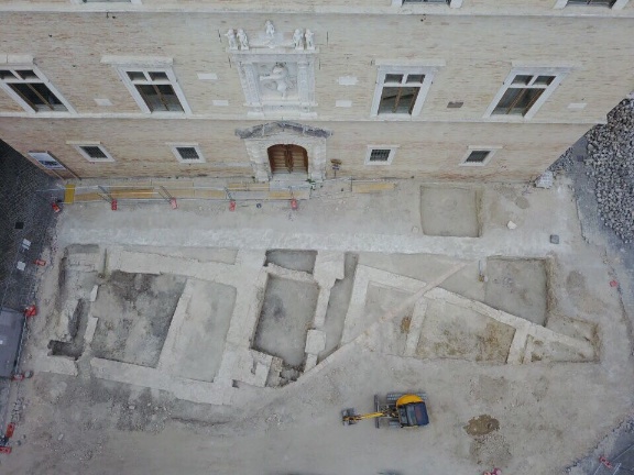 Gli scavi a Piazza ColocciDi alto interesse storico le strutture medievali emerse Gli scavi a Piazza ColocciDi alto interesse storico le strutture medievali emerse