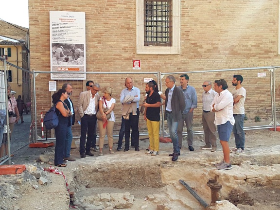 Sopralluogo negli scavi di Piazza Colocci Sopralluogo negli scavi di Piazza Colocci