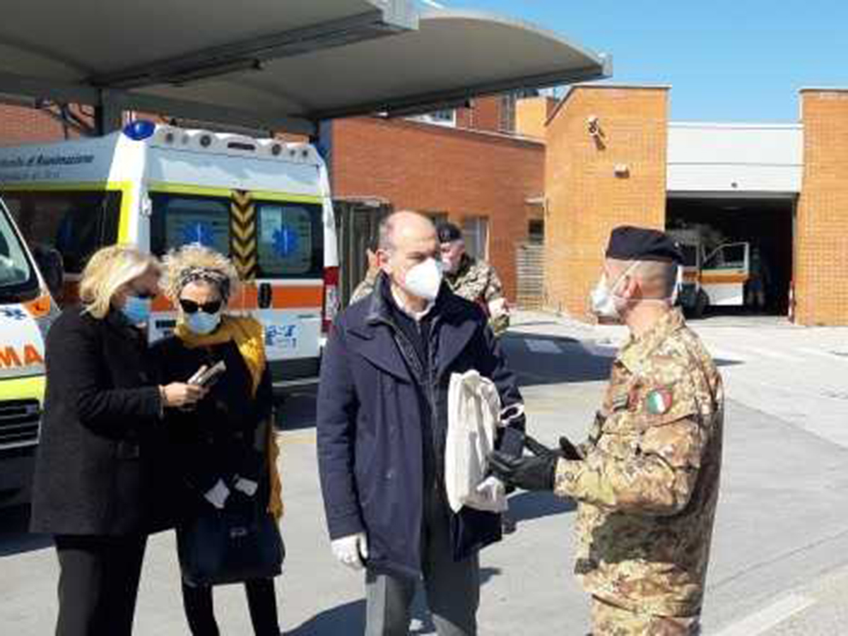 Il Sindaco in visita all'Ospedale da Campo della Marina Militare