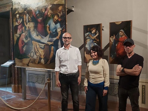 Il direttore Mediaset Angelo Florio ed il regista Beniamino Catena. Al centro Simona Cardinali dei Musei Civici di Jesi Il direttore Mediaset Angelo Florio ed il regista Beniamino Catena. Al centro Simona Cardinali dei Musei Civici di Jesi