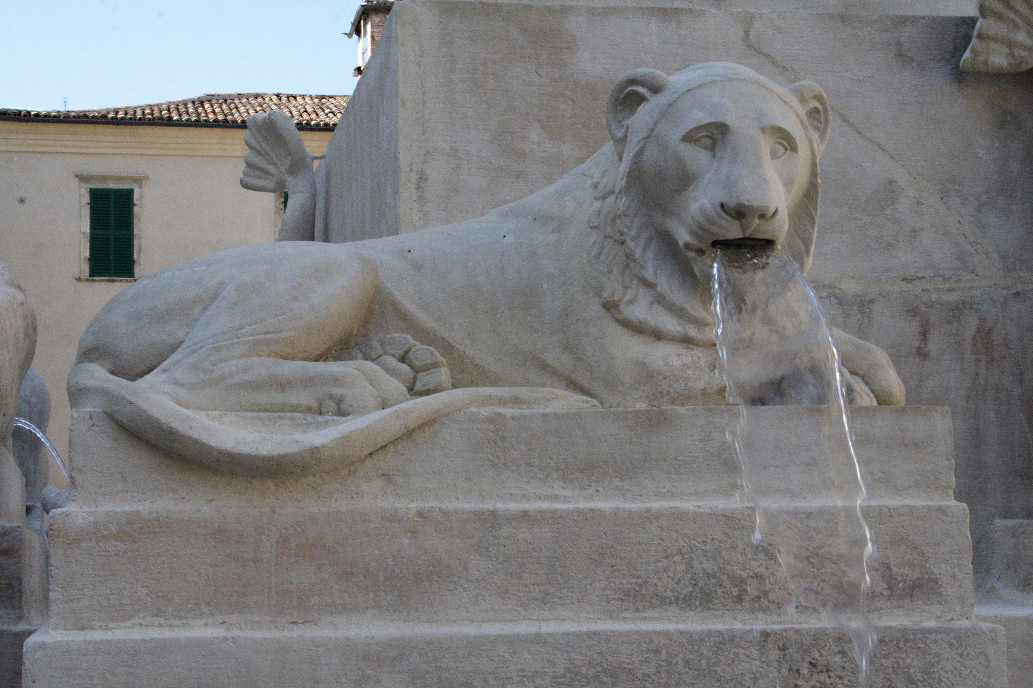 Fontana dei Leoni