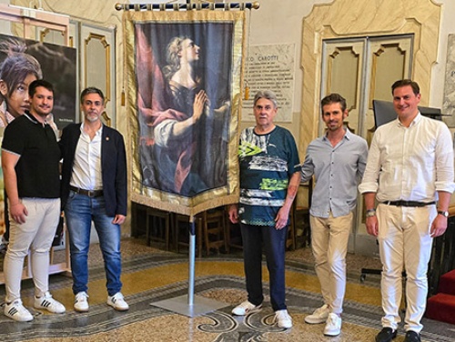 La consegna del "palio" al Sindaco La consegna del "palio" al Sindaco