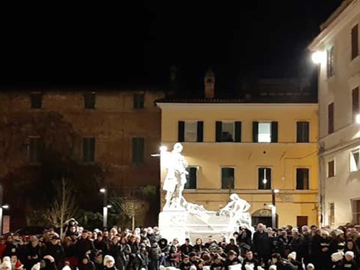 La cerimonia di apertura di Piazza Pergolesi